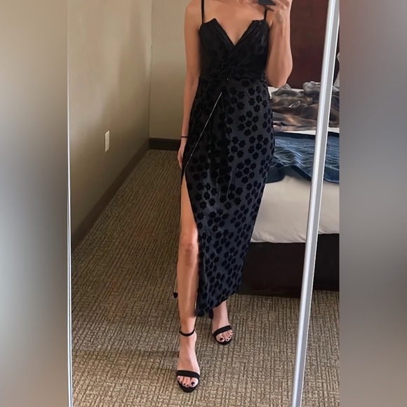 Limousine Lifestyle Black Burnout Velvet Floral Midi Dress - Picture 4 of 11